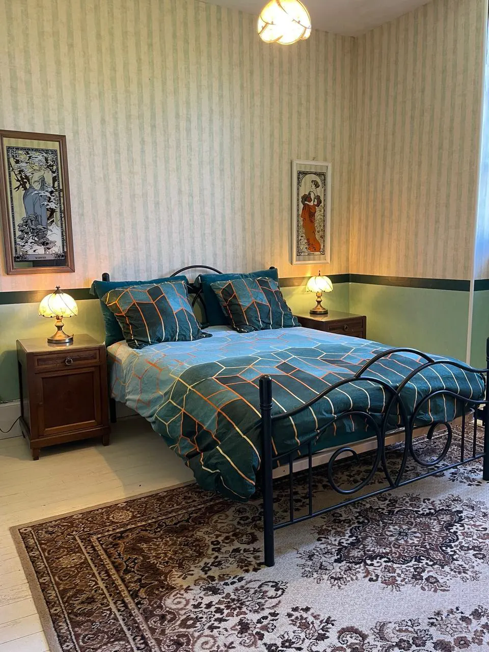 Boudoir Belle Époque réservable en chambre d'hôte. Inspiration Art nouveau
