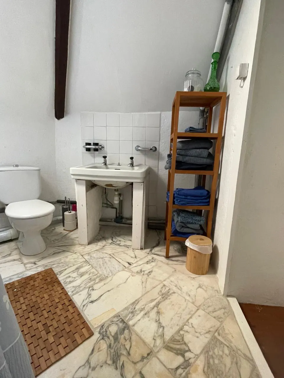 Salle de bain privé de la chambre belle époque